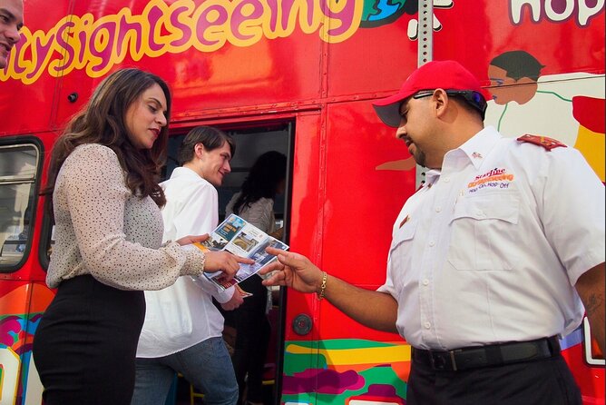Celebrity Homes Tour & Hop-on Hop-off Bus Tour Package - Using the CitySightseeing LA app and multi-language audio to save time
