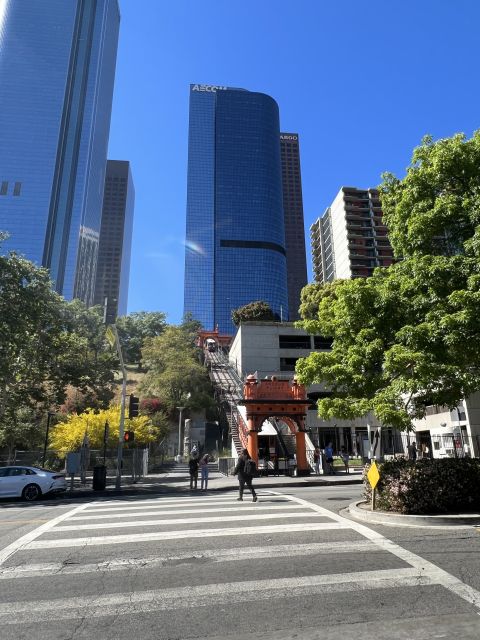 Downtown Los Angeles : Historic district & Little Tokyo - Meeting at 300 S Broadway: Finding your guide fast