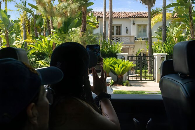 Hollywood, Beverly Hills, & Celebrity Home Tour from Santa Monica - Santa Monica to Beverly Hills: the drive is part of the show