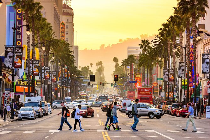 Hollywood & Beverly Hills: Celebrity Homes & Lifestyle Tour - Where the tour starts: 1738 N Orange Dr and the Starline Tours Visitor Center