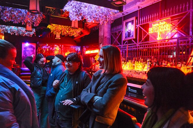 Hollywood Cocktails and True Crime Tour: 3 Drinks Included - Pacing, timing, and the small-group advantage