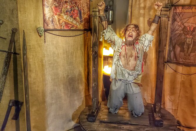 Hollywood: Medieval Torture Museum Ticket with Ghost Hunting - Wandering the 7,000-square-foot exhibition at your own pace