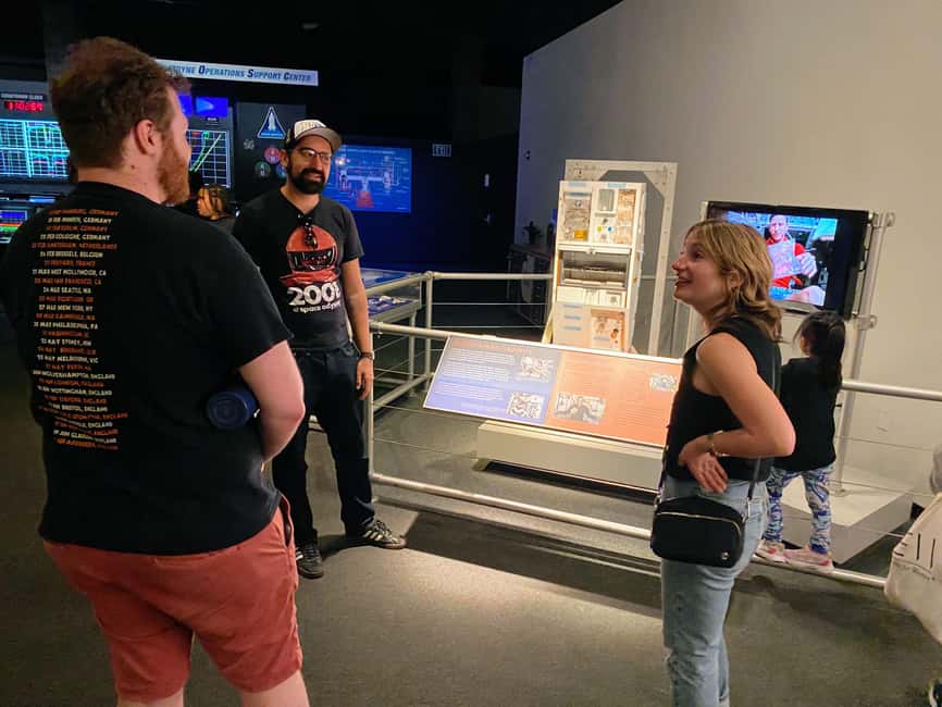 LA: Expo Park Space & Dinosaurs Tour with Cal Science Center - The rose garden and USC views: a calm reset with local context
