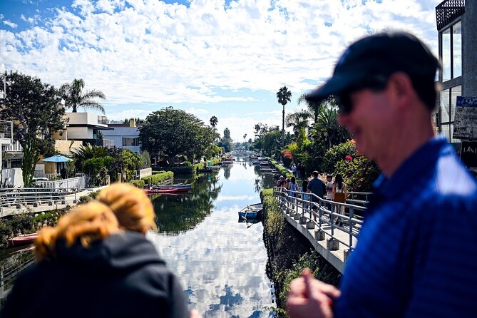 LA Venice Beach Hidden Gems Food Tour With 6 Food Tastings - Stop 3: Sandy Promenade, Street Performers, and Beachside Appetite