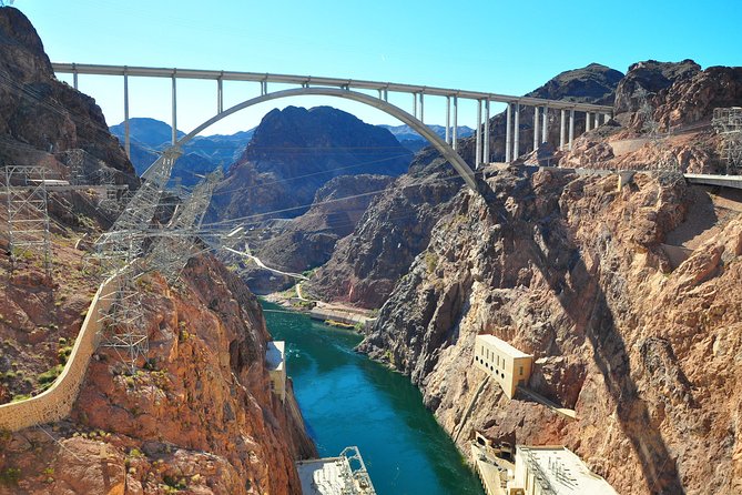 Las Vegas with Hoover Dam, 2-Days Tour from LA - Hotel Night: Breakfast Included, But Don’t Assume Every Detail