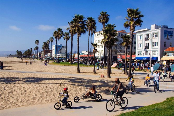 Limo Tour: Hollywood, Beverly Hills, Santa Monica, Venice, Malibu - Beverly Hills in a short sprint: Rodeo Drive, Sunset Blvd, Cannon Drive