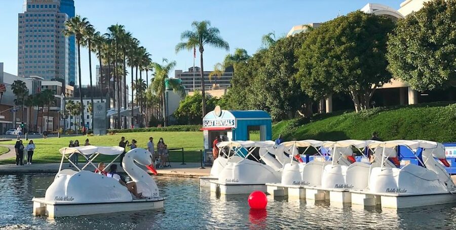 Long Beach: Swan Boat Rental at Rainbow Lagoon - First steps on the dock: check-in without stress