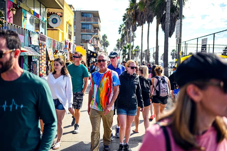 Los Angeles: 3-Hour Secret Food Tour of Venice Beach - Venice Pier Surfer Breakfast: Starting with a local-style ritual