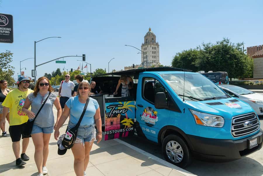 Los Angeles: Celebrity Homes and Hollywood Open-Air Bus Tour - The live guide effect: fun stories, quick answers, real confidence