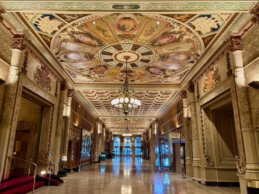 Los Angeles: Downtown History & Architecture Walking Tour - Bradbury Building and the time-slowing architecture moment