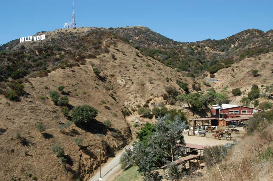 Los Angeles: Evening 2-Hour Hollywood Horseback Riding Tour - Entering Sunset Ranch Hollywood and Getting Ready to Ride