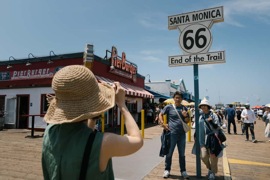 Los Angeles: Half-Day Best of LA Tour - The Grove + Original Farmers Market: lunch and LA browsing in one block