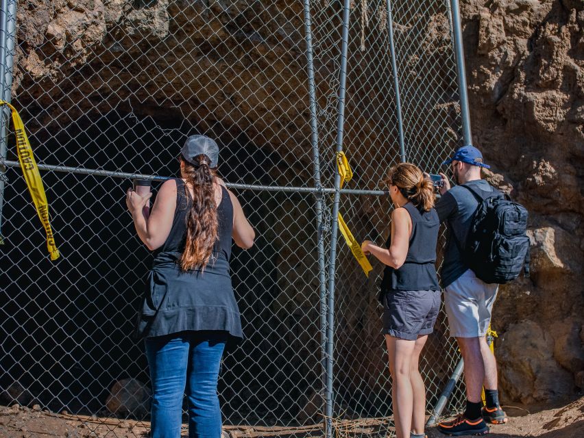 Los Angeles: Hollywood Sign Adventure Hike and Tour - Film Locations: Jurassic Park, San Andreas, and More