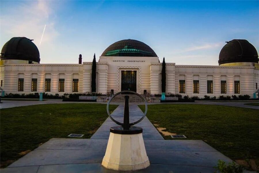 Los Angeles: L.A. Highlights in One Day Guided Experience! - Meeting at Grand Central Market: where to stand at 8:00 AM