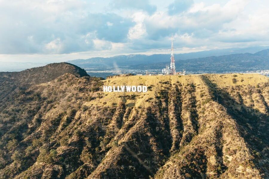 Los Angeles: Private 1-Hour Sightseeing Helicopter Tour - Inside the helicopter: headsets, safety briefing, and the pilot’s role