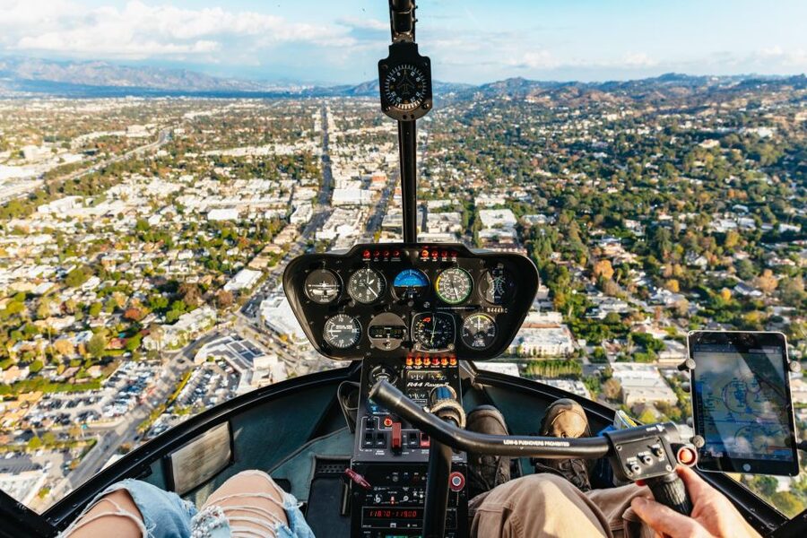 Los Angeles: Private 1-Hour Sightseeing Helicopter Tour - Flight segment 1: Van Nuys to Calabasas and the coastline shift