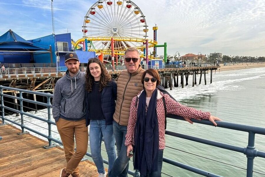 Los Angeles : Private custom tour with a local guide - What you’ll actually see: photo stops, guided sightseeing, and museum exteriors