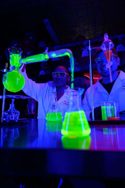 Los Angeles: Science and Sip™ The Drunken Laboratory - Arriving for your first themed cocktail and your scientist “upgrade”