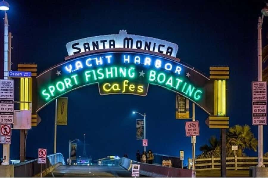 Los Angeles Sightseeing Tour: From Anaheim & Buena Park - Santa Monica Pier: Time on foot with ocean air and big-sky views