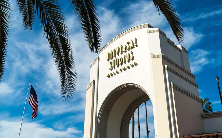 Los Angeles: Universal Studios Hollywood & Bus Tour Package - Two-Day Plan: Celebrity Homes or Hop-on Hollywood, then Universal Studios
