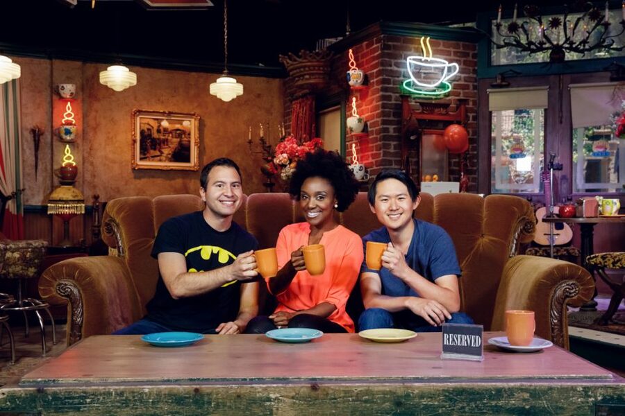 Los Angeles: Warner Bros Studio Hollywood & Bus Tour Package - The Friends factor: Central Perk, soundstages, and real set locations
