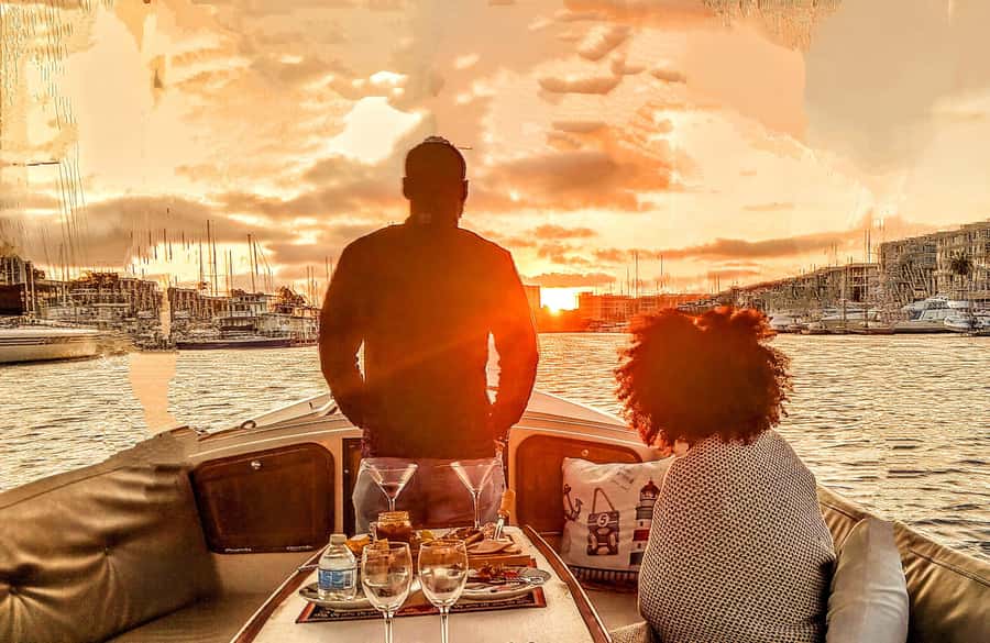 Marina Del Rey Luxury Boat Cruise Wine, Charcuterie Sealions - What’s Included on Board: Wine, Cheese, Charcuterie, and Music