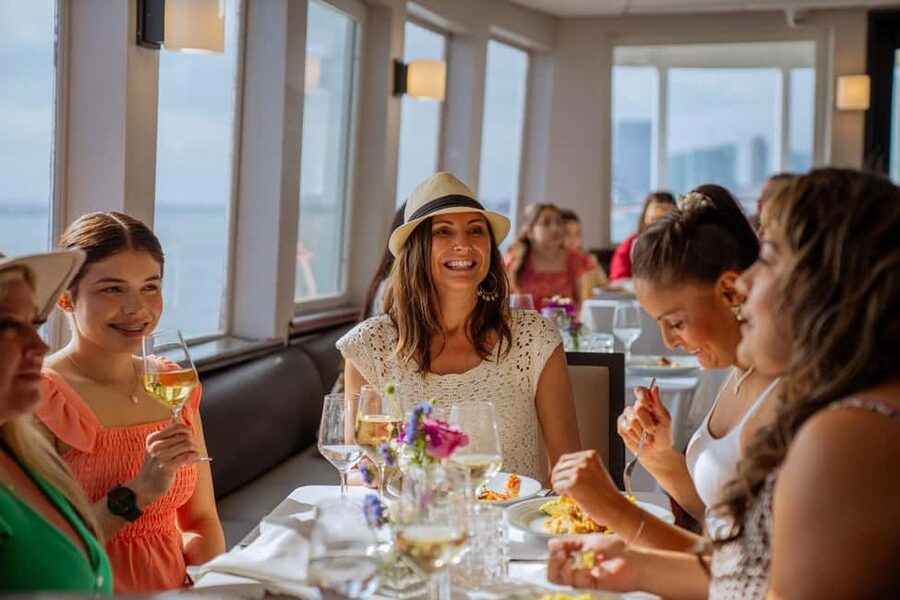 Newport Beach: City Cruises Champagne & Brunch Buffet Cruise - A 2-hour Newport Harbor brunch cruise with bottomless bubbles