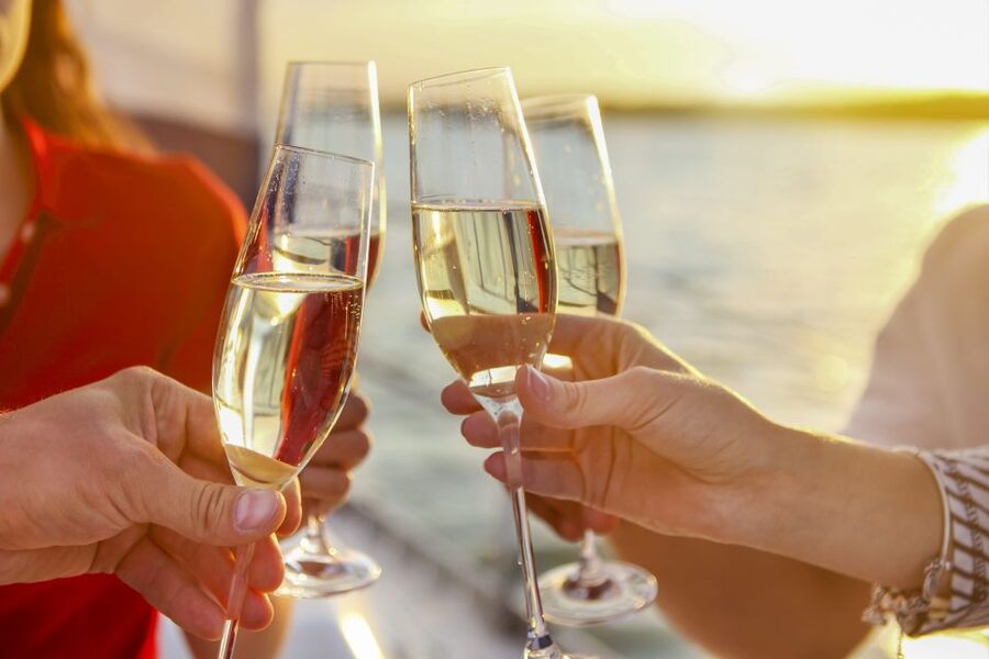Newport Beach: City Cruises Champagne & Brunch Buffet Cruise - Seating rules, two-floor layout, and keeping your group together