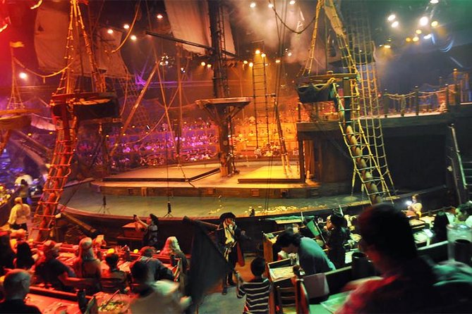 Pirates Dinner Adventure Buena Park - A pirate show in a 250,000-gallon indoor lagoon