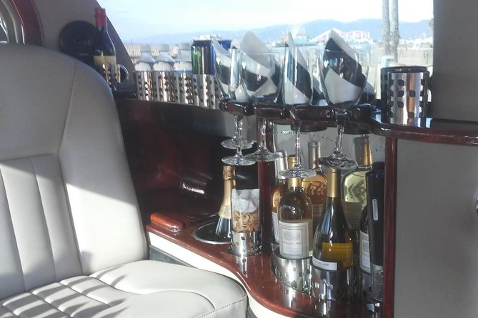 Private 4-Hour Limo Tour of Los Angeles and Beaches - The VIP touches: snacks, Bluetooth, and a bodyguard with stories