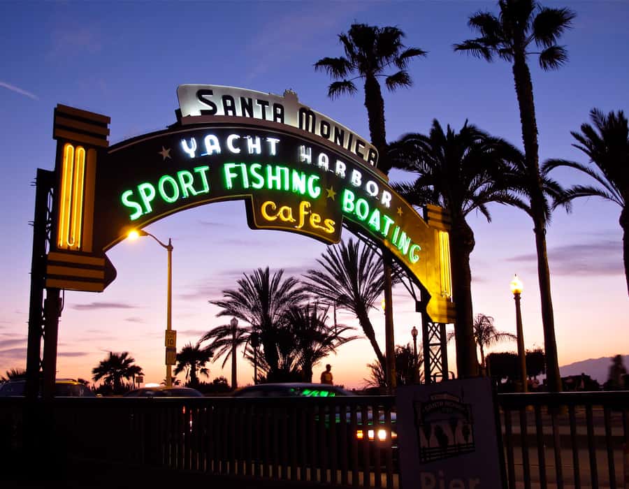 Santa Monica: Ghosts and Phantoms of the Pier Walking Tour - Meeting at the Santa Monica Pier sign: how the tour kicks off