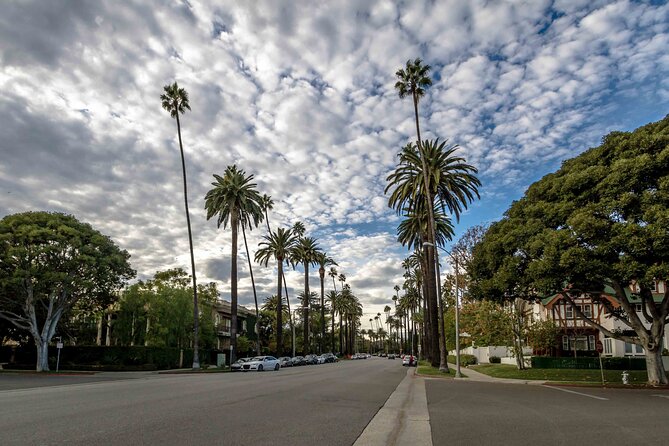 Self-Guided Walking Tour in Los Angeles' Best-Kept Secrets - Getting to Griffith Park and the Hollywood Sign viewpoint: use the DASH bus idea