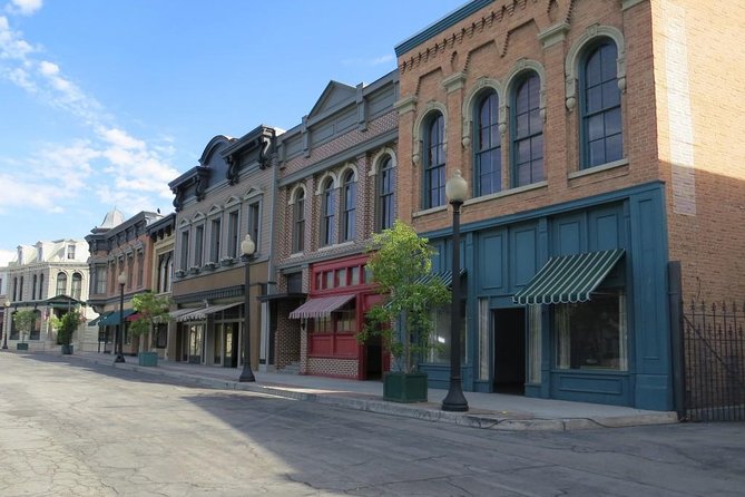 Small-Group Warner Bros and Hollywood Tour from Anaheim - Hollywood Boulevard Time: Walk of Fame, Chinese Theater, and Optional Ticketed Stops