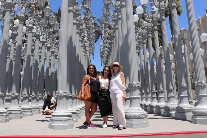 The Ultimate LA and Hollywood Photo Tour - Stop 3: Melrose Avenue street art and Angel Wings-style creativity