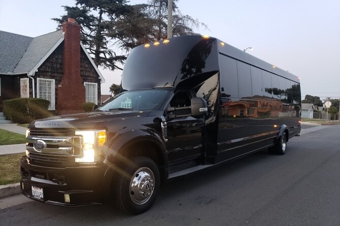 Tour in Sofi Stadium in Party Bus - The real star: SoFi Stadium VIP tunnel, locker rooms, press room, and field play