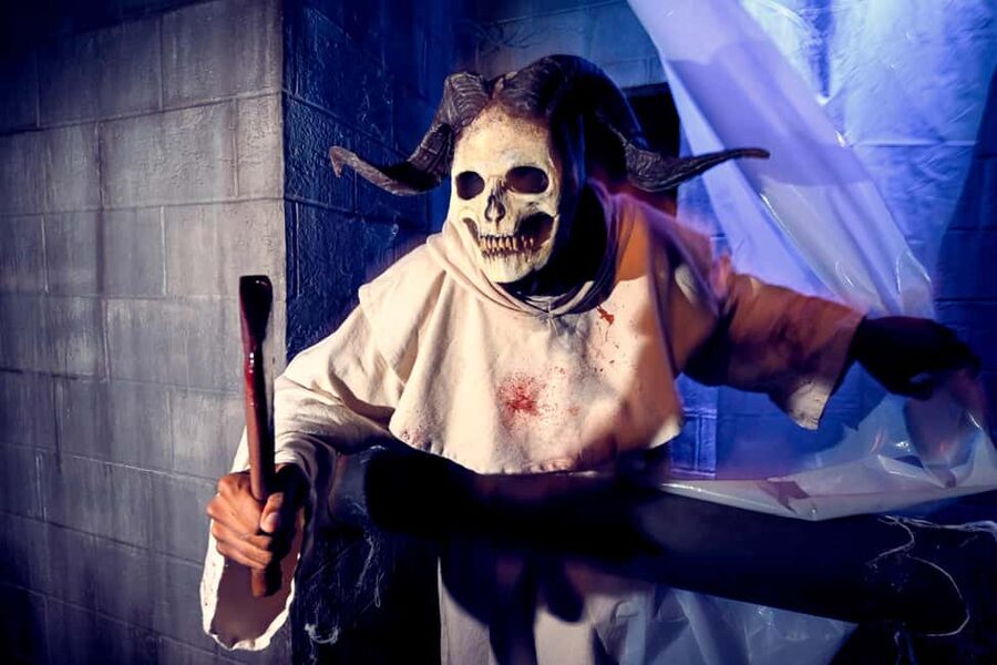 Universal Studios Hollywood: Halloween Horror Nights - Haunted houses and Terror Tram: the main event setup