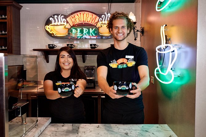 Warner Bros. Studio Tour Hollywood - Central Perk and the real Friends fountain: why this part matters so much