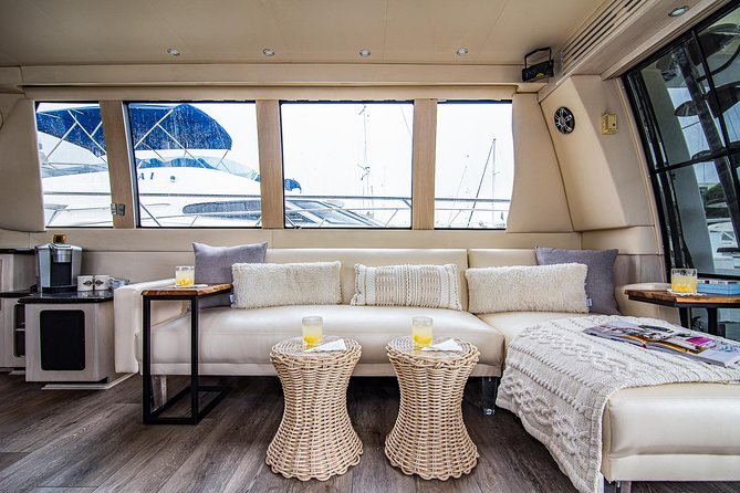 Yacht rental charter in Marina del Rey - 60' CARVER - A 60 CARVER yacht in Marina del Rey: why this launch matters